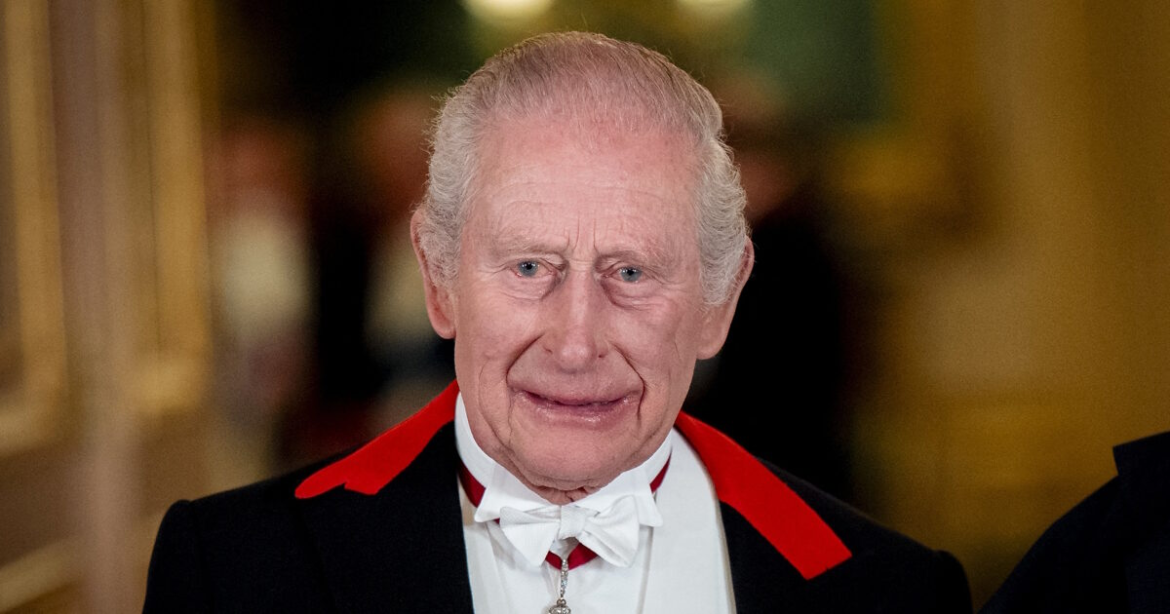 Βασιλιάς Κάρολος: Αντιδράσεις για τη φωτογράφισή του κάτω από το πορτρέτο του Γεωργίου Δ’ που πλούτισε από τη δουλεία