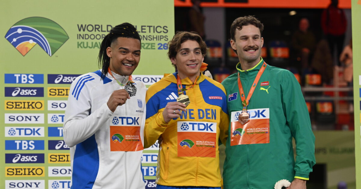 Εμμανουήλ Καραλής: Η απονομή του ασημένιου μεταλλίου στο παγκόσμιο πρωτάθλημα κλειστού στίβου