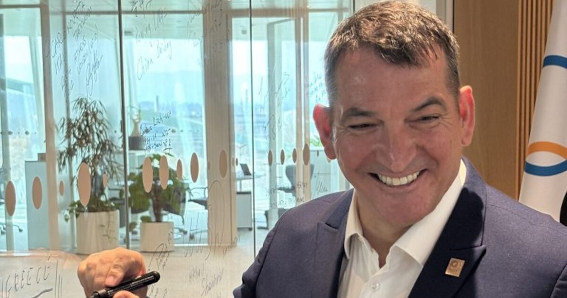 Ο Πύρρος Δήμας υπέγραψε στη Λωζάνη στον Τοίχο των Ολυμπιονικών, ύψιστη τιμή για τον θρύλο της άρσης βαρών