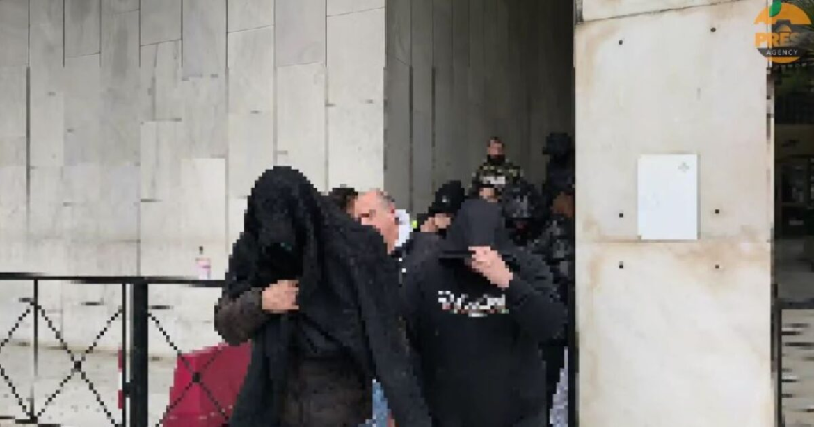 Κύκλωμα απάτης στον ΕΦΚΑ: Νέοι διάλογοι «φωτιά» ανάμεσα σε λογιστή και «αχυράνθρωπο» – «Δεν ξέρεις άλλο λαμόγιο;»