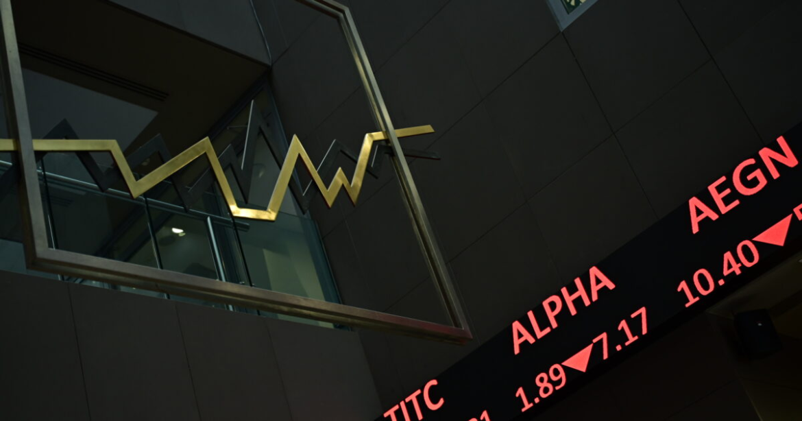Άγριο ξεπούλημα με πτώση 5,75% στο ελληνικό χρηματιστήριο: Τα αρνητικά μηνύματα από τη Wall Street διεύρυναν την πτώση στο κλείσιμο