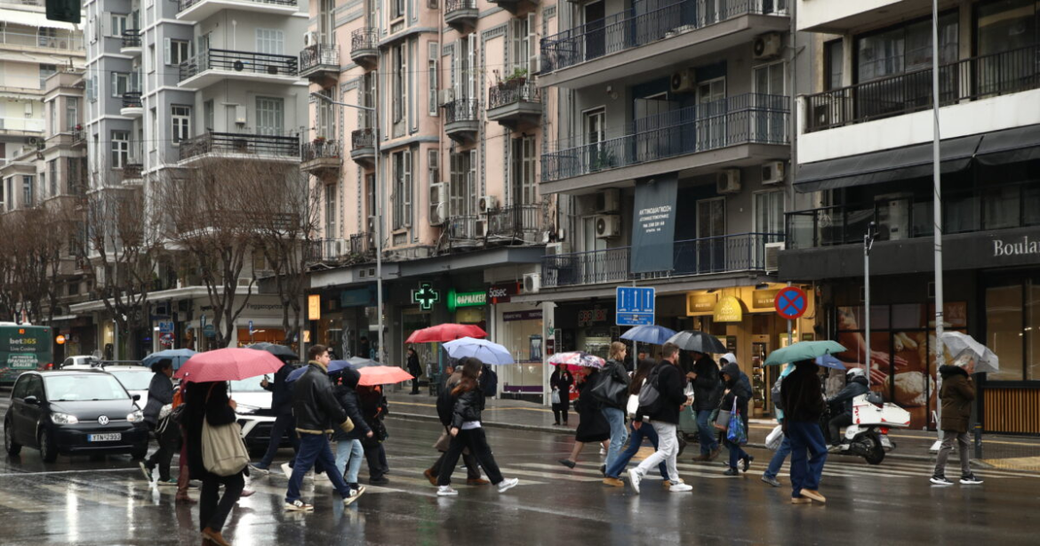 Καιρός αύριο: Βροχές, καταιγίδες και χιόνια στα ορεινά – Οι άνεμοι αγγίζουν τα 7 μποφόρ