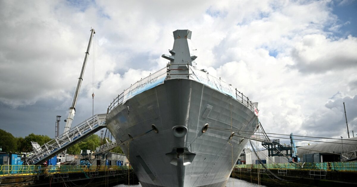 Η Βρετανία στέλνει στην Κύπρο αντιτορπιλικό και ελικόπτερα αποτροπής drones