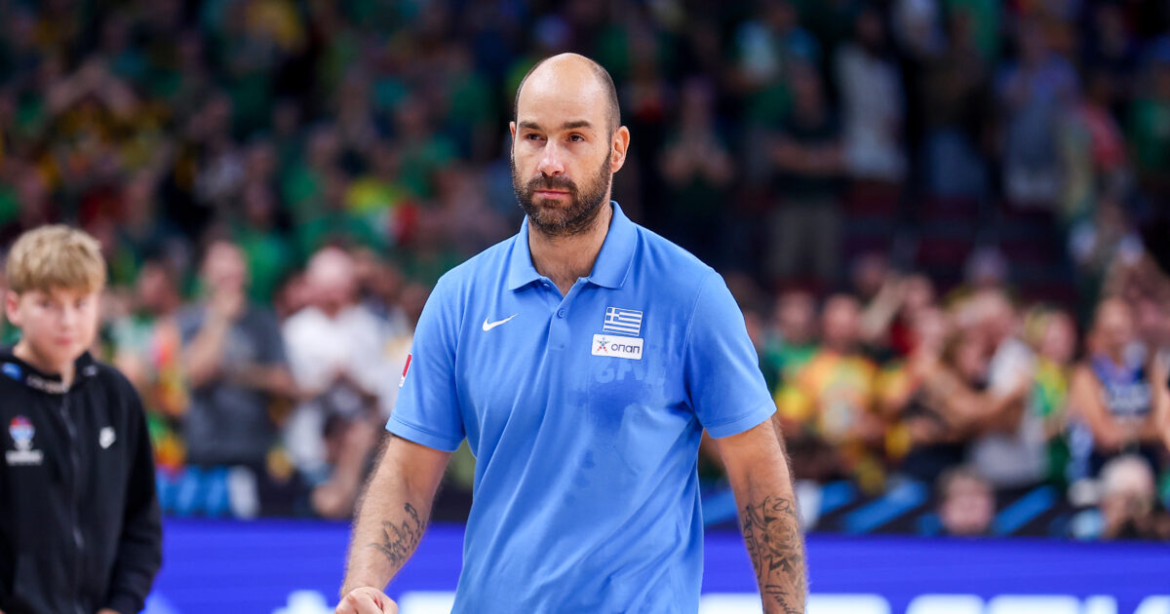 Ο Βασίλης Σπανούλης και η Ολυμπία Χοψονίδου παρακολούθησαν από κοντά τον γιο τους Θανάση σε αγώνα παίδων του Ολυμπιακού